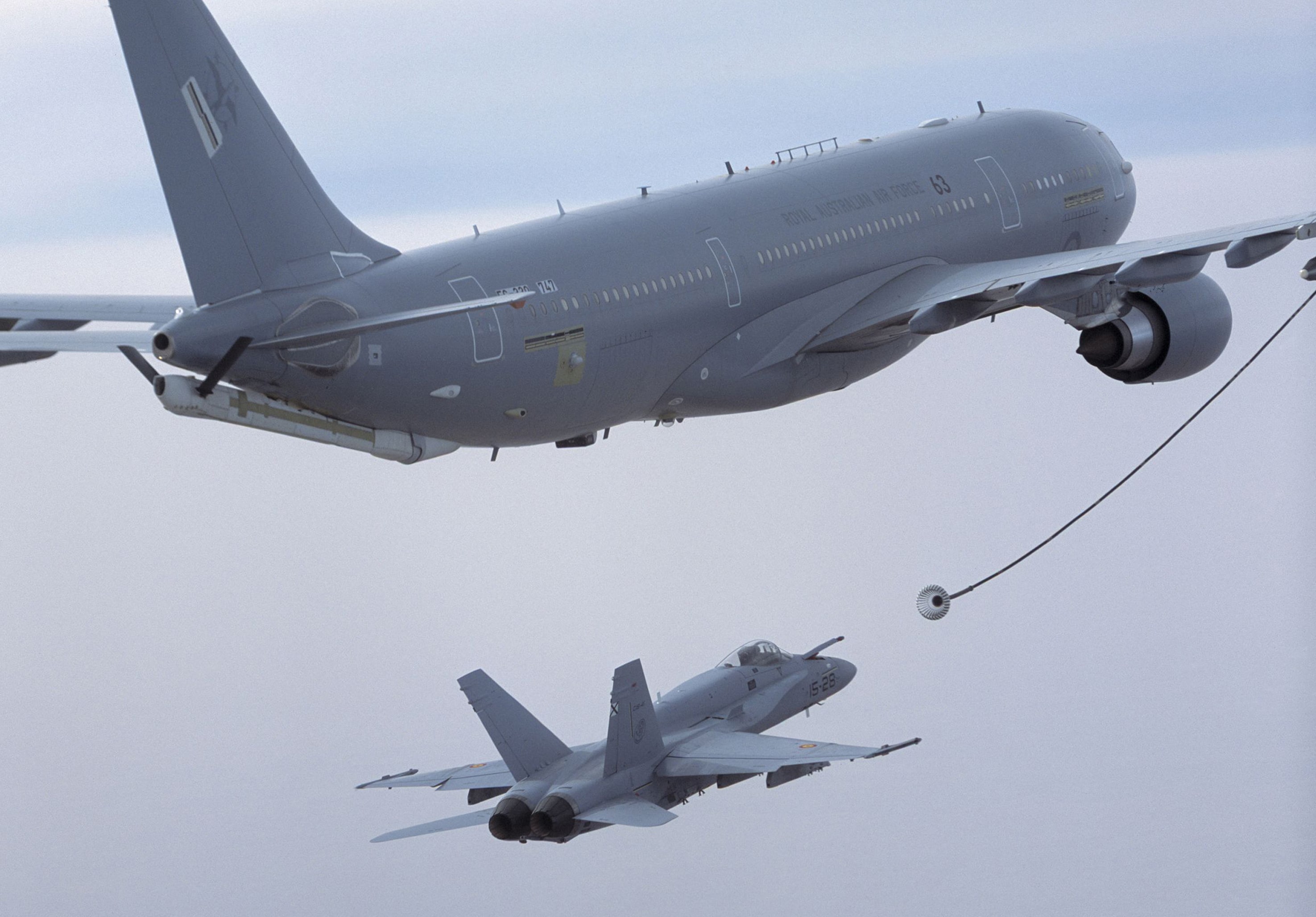 5_84.-A330-MRTT-refuelling-F-18-min